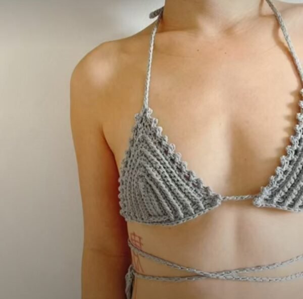 Bikini gris a crochet en hilo mercerizado - Imagen 3