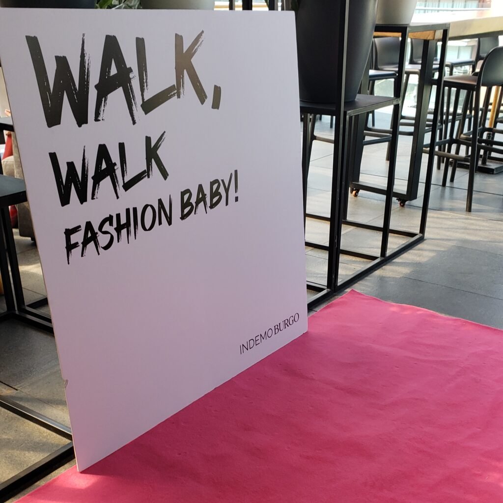 I'M BURGO SUMMIT INDEMO BURGO SDMAG SARA QUIROZ PINK CARPET