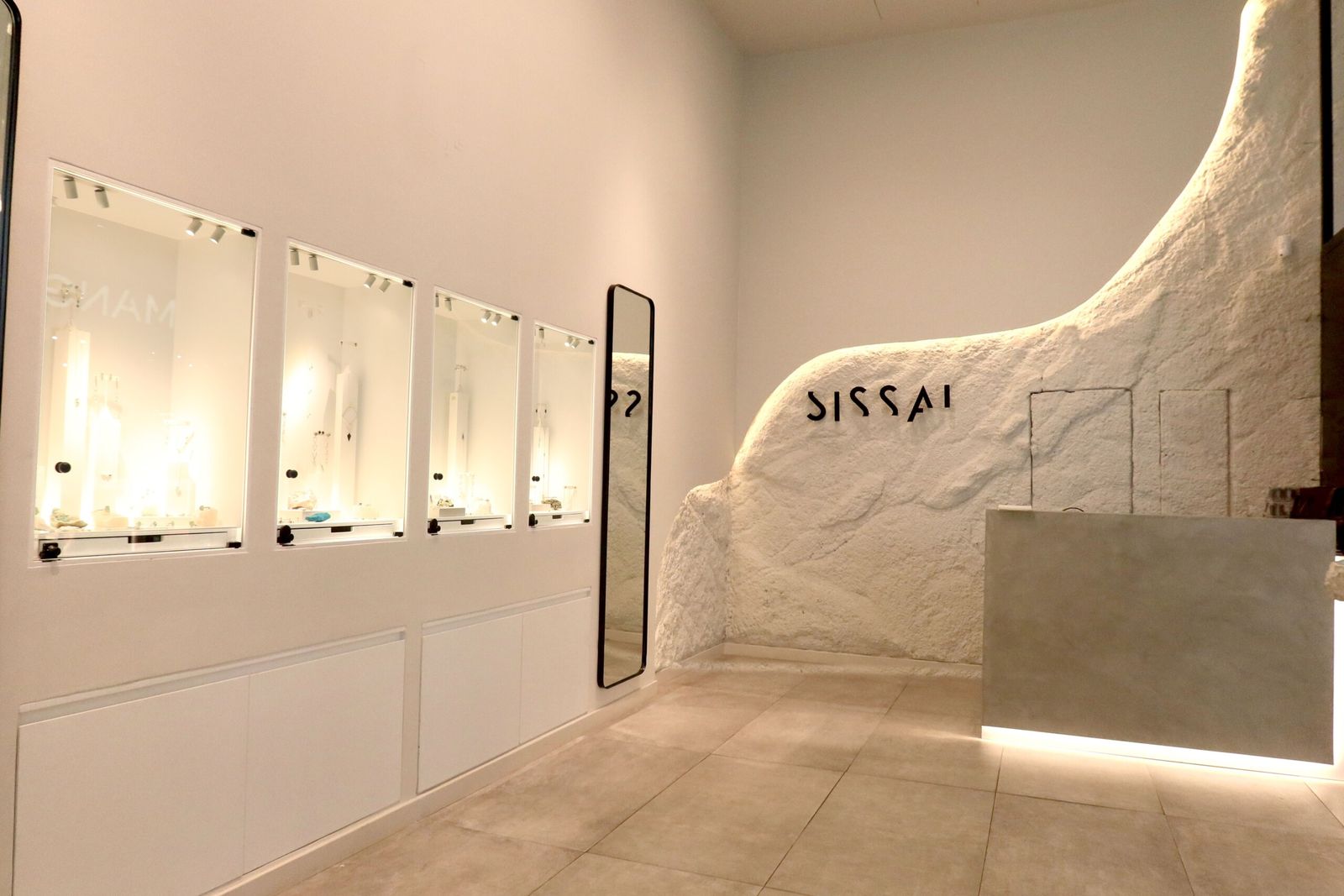 Jockey Plaza interior 2.jpg 1 scaled